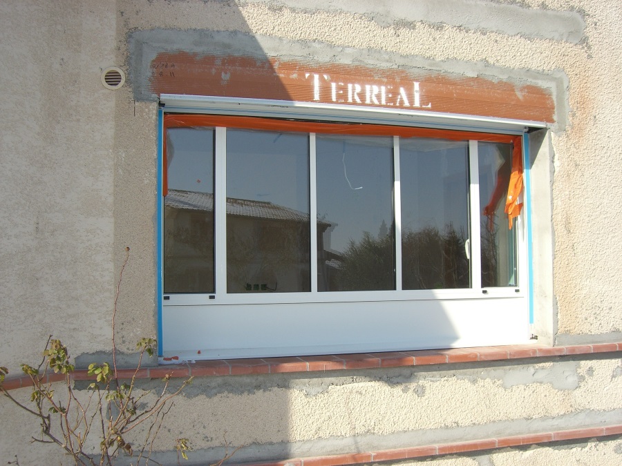 Réalisation Thomere Facilities 31 : Menuiseries fenêtre en acier laqué dans le cadre d'une rénovation